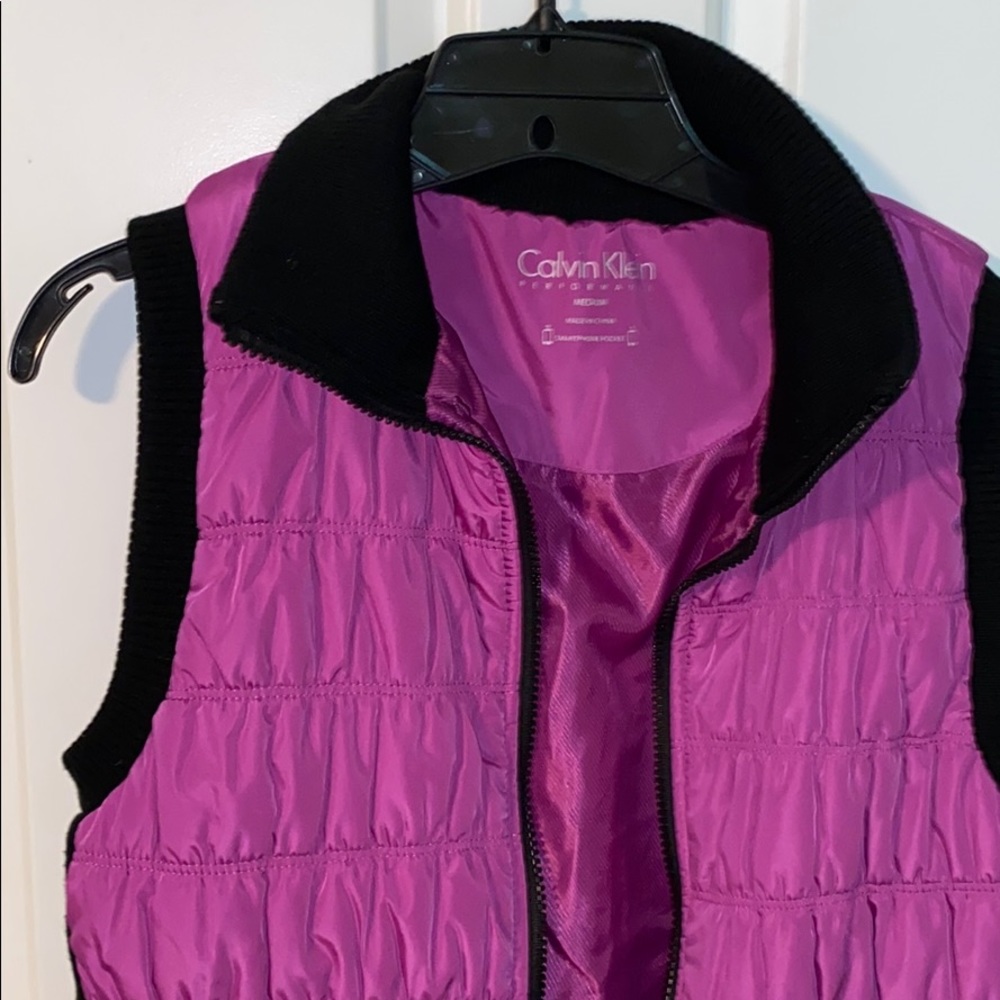 NWOT Calvin Klein Performance Magenta Vest - Picture 3 of 9